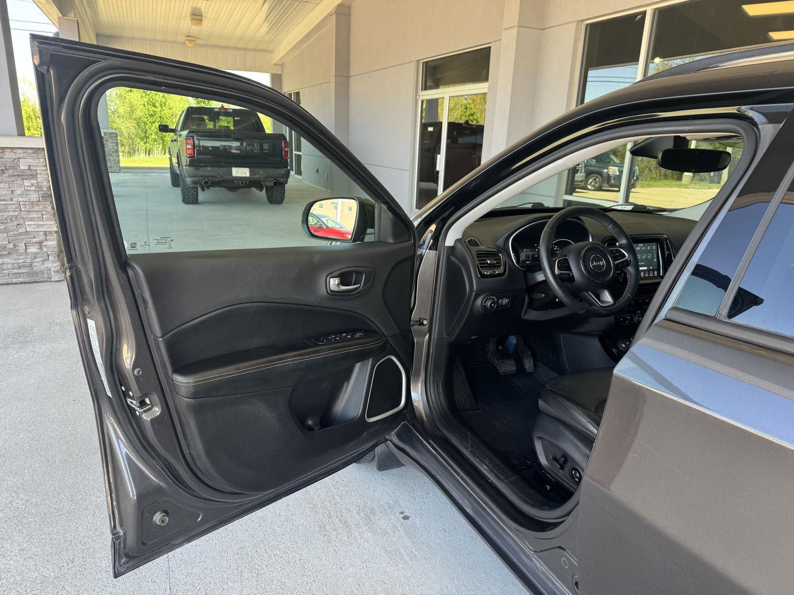 Used 2018 Jeep Compass Limited AWD/4WD image 11
