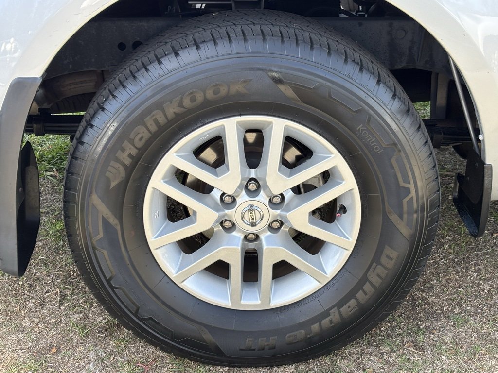Used 2020 Nissan Frontier SV image 25