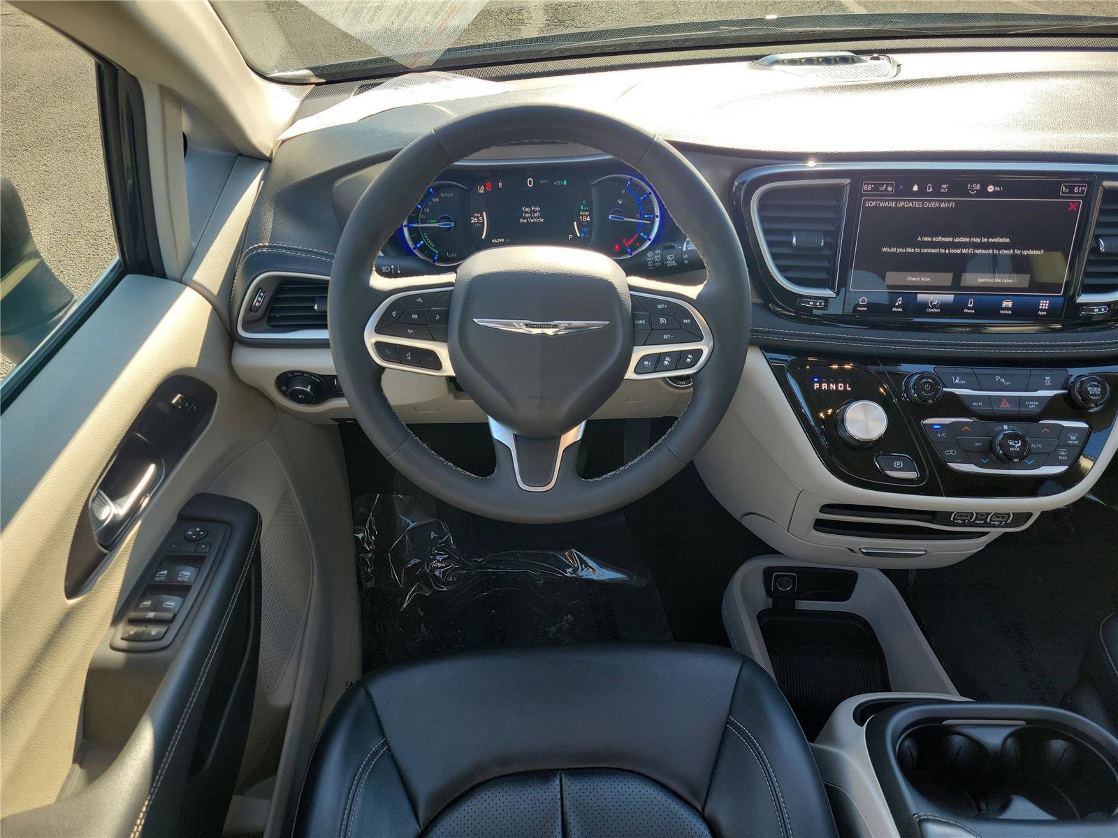 Used 2023 Chrysler Pacifica Touring-L image 11