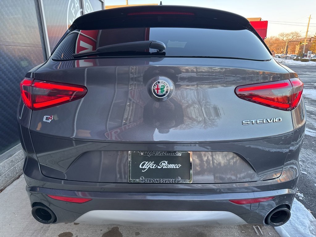 Used 2023 Alfa Romeo Stelvio Ti image 9