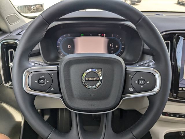 New 2025 Volvo XC40 B5 Plus w/ Protection Package Premier image 34