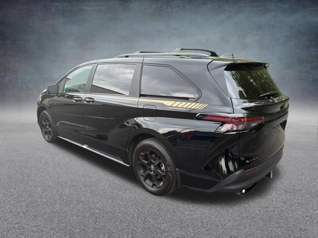 Used 2025 Toyota Sienna XLE Woodland Edition AWD/4WD image 8