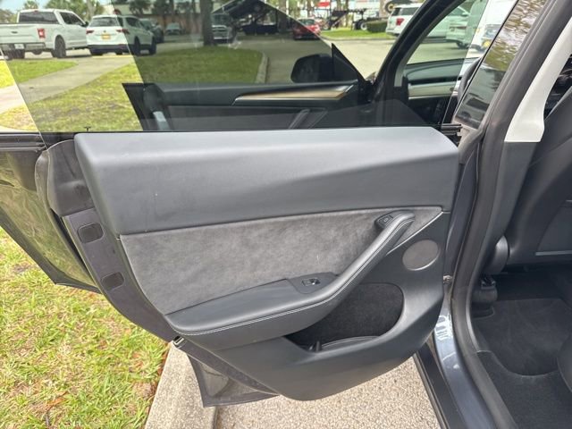 Used 2023 Tesla Model Y Performance image 22