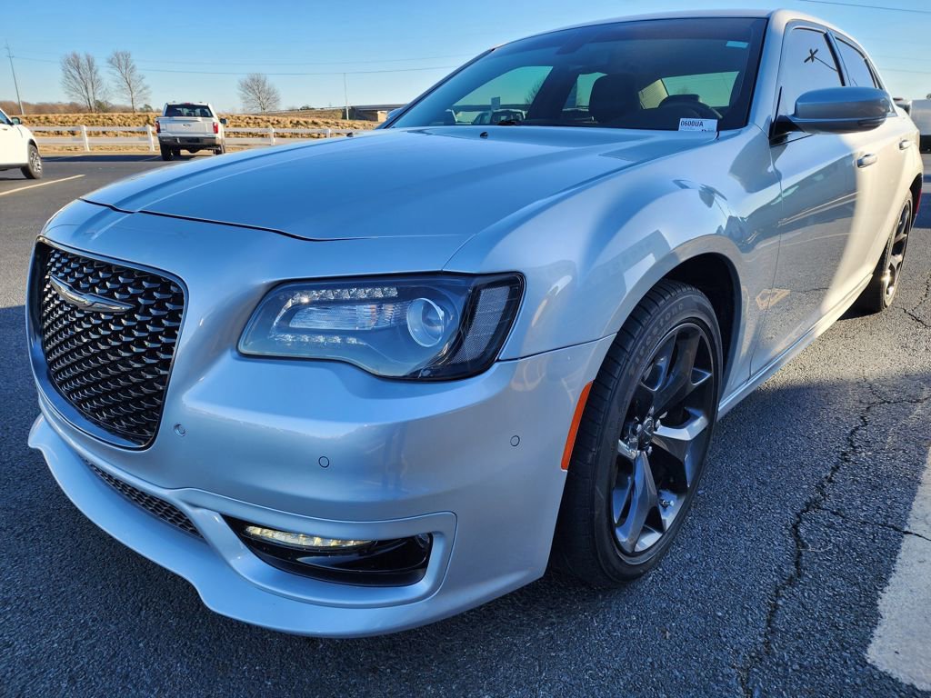 Used 2023 Chrysler 300 Touring L image 4