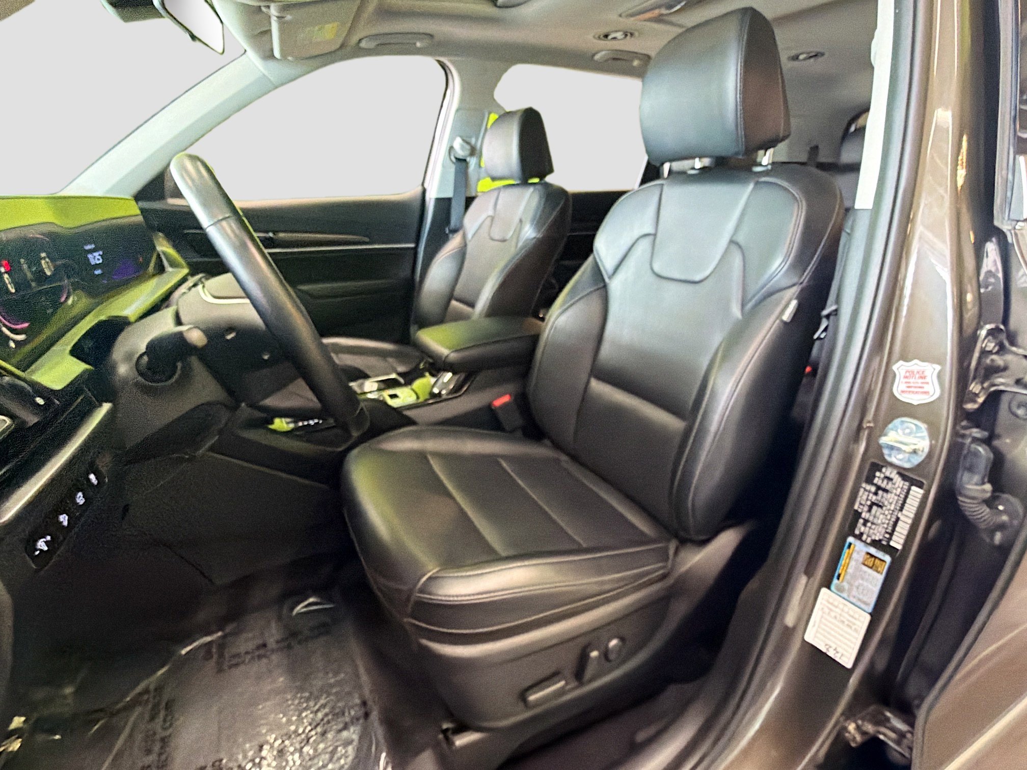 Used 2025 Kia Telluride S AWD/4WD image 13