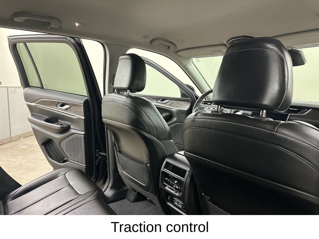 Used 2023 Jeep Grand Cherokee Limited w/ Black Appearance Package image 25