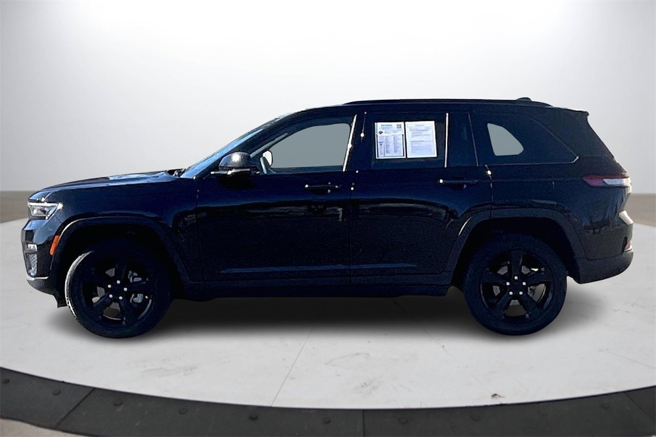 Used 2023 Jeep Grand Cherokee Limited w/ Black Appearance Package image 5