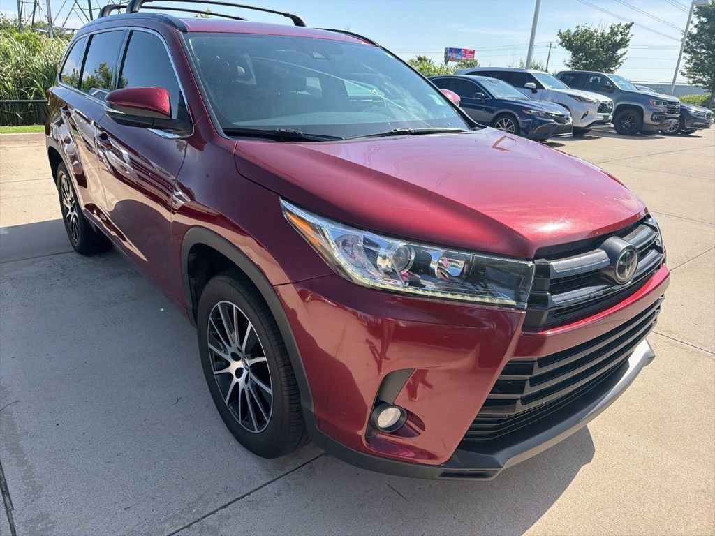 Used 2018 Toyota Highlander SE FWD image 5