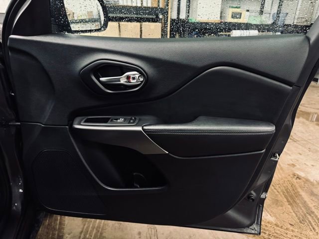 Used 2022 Jeep Cherokee Limited image 18