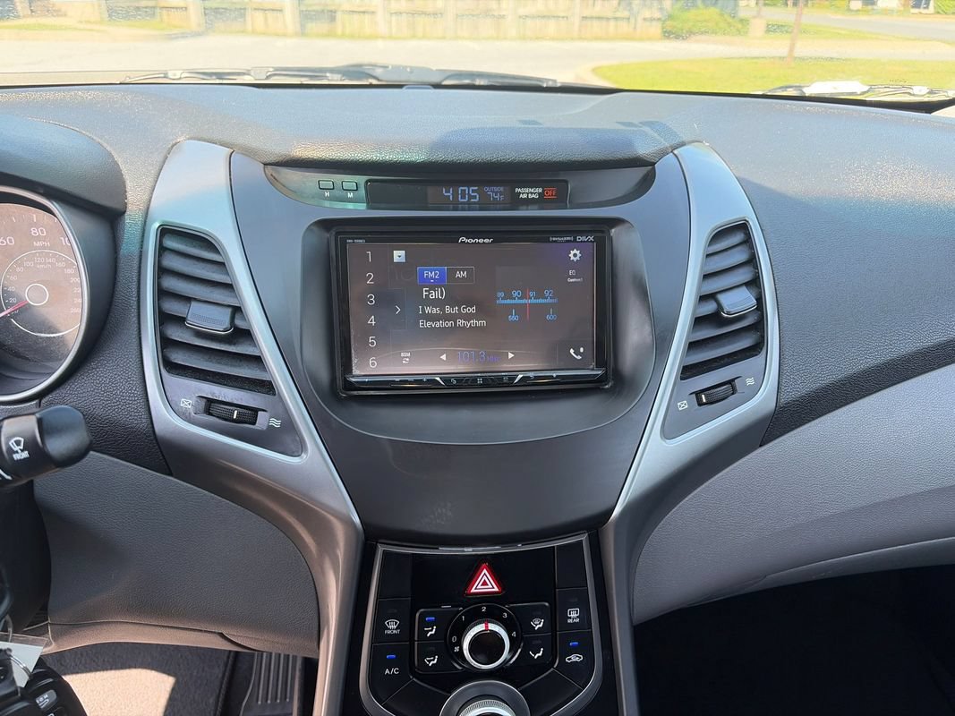 Used 2016 Hyundai Elantra SE FWD image 21