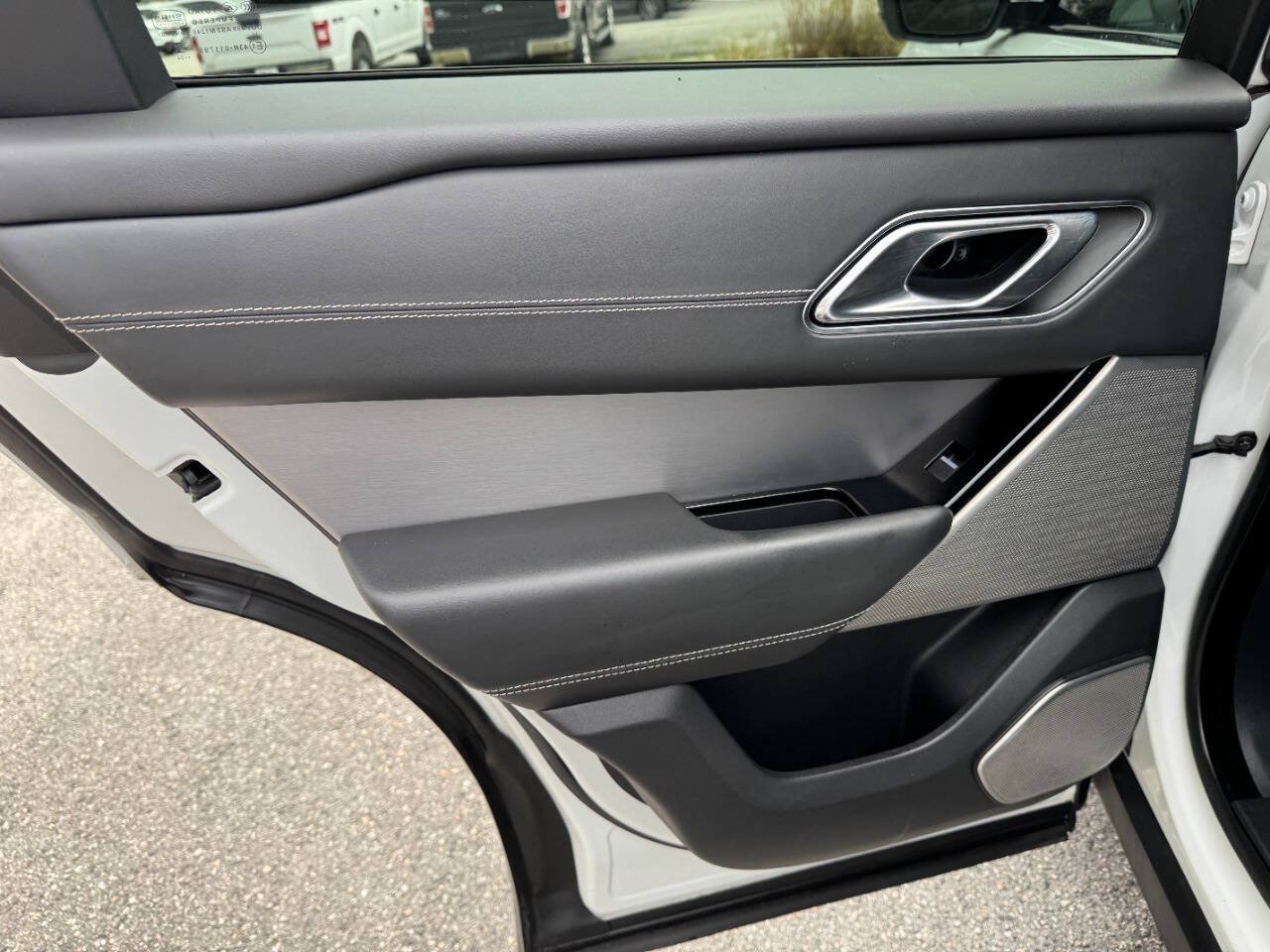 Used 2018 Land Rover Range Rover Velar R-Dynamic HSE AWD/4WD image 41