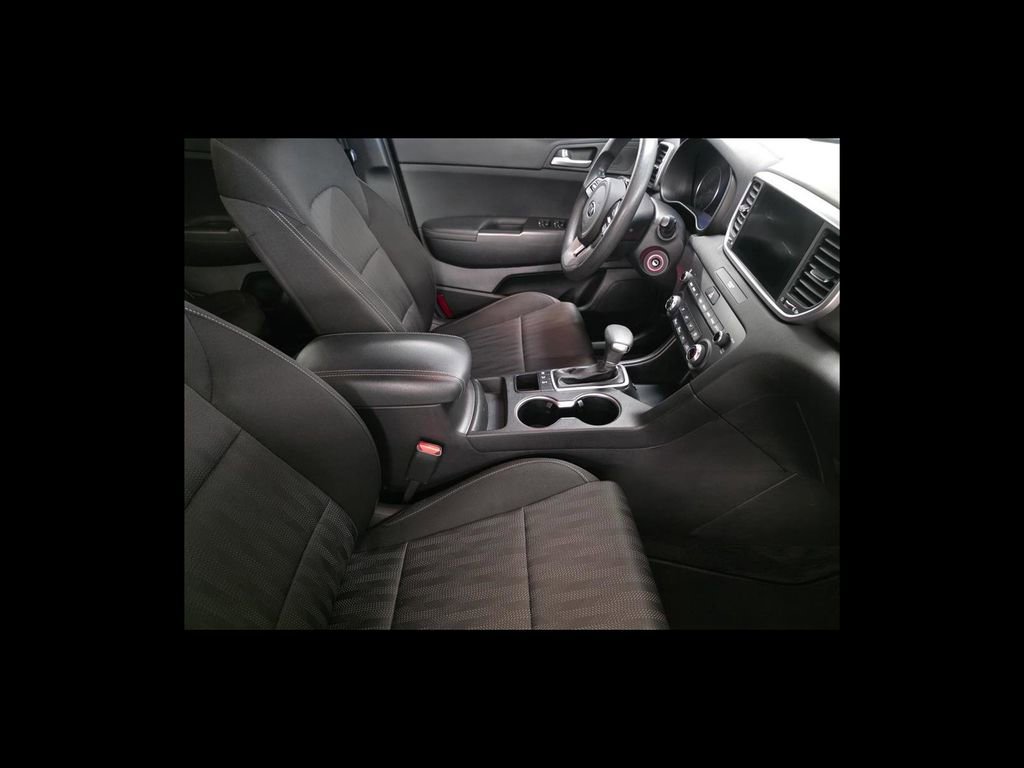 Used 2020 Kia Sportage LX image 18