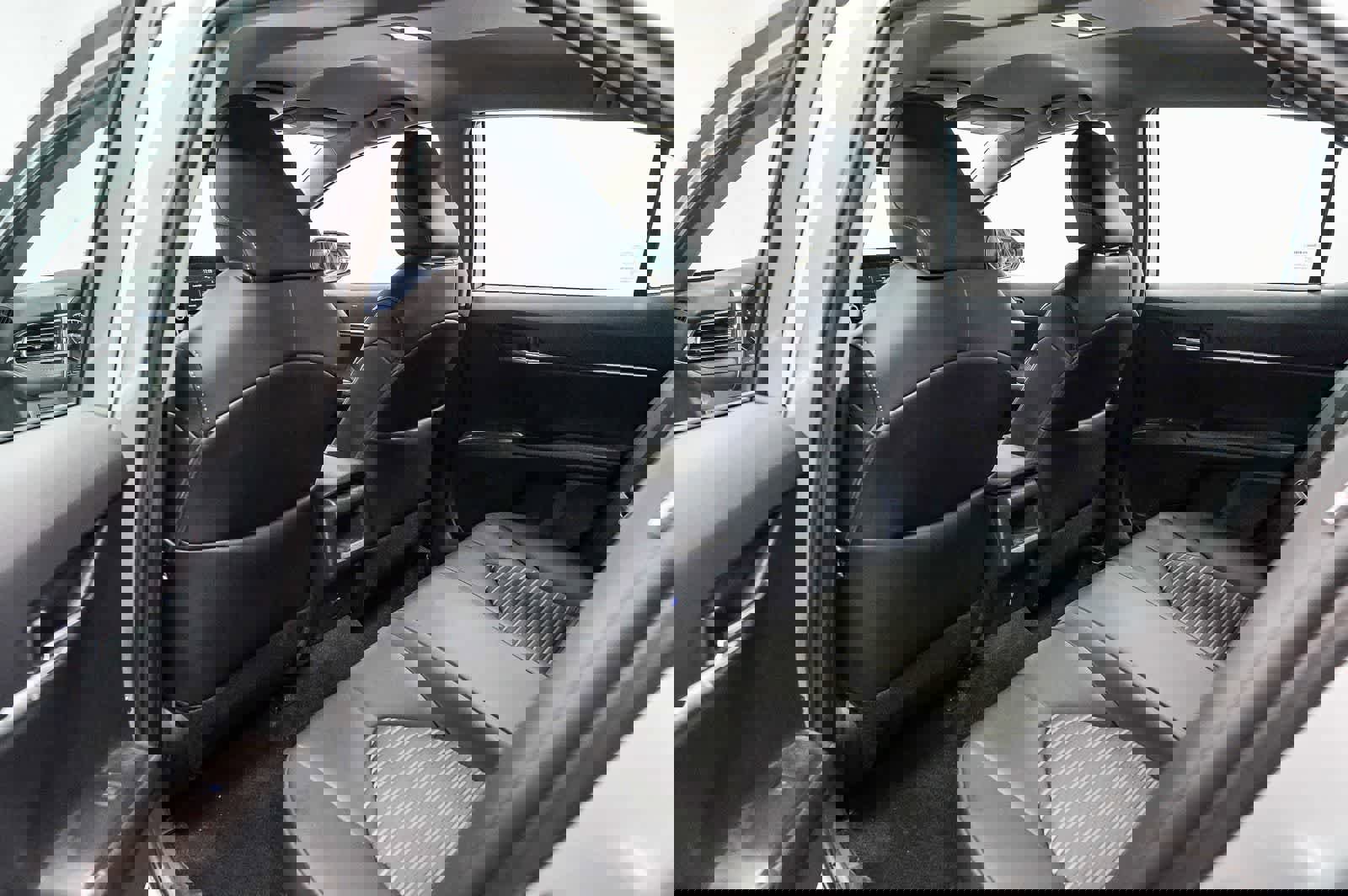 Used 2023 Toyota Camry SE w/ Convenience Package FWD image 18