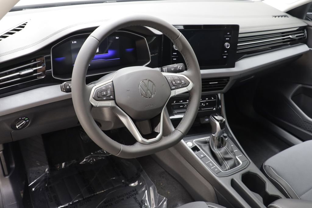 New 2026 Volkswagen Jetta SE FWD image 8