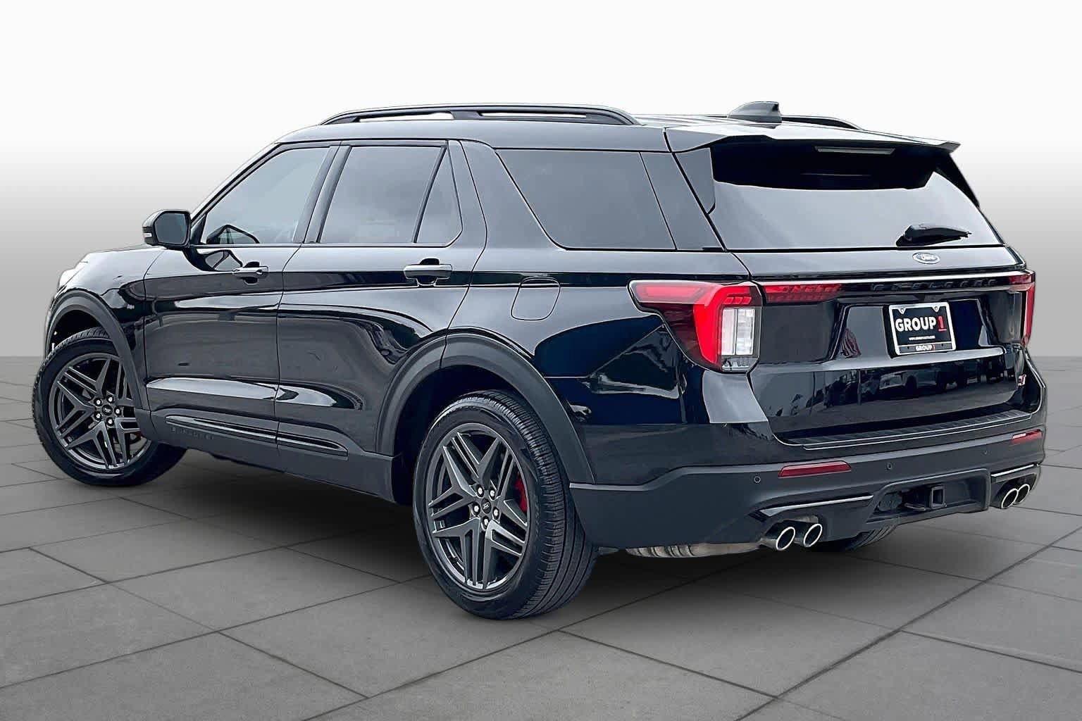 Used 2025 Ford Explorer ST AWD/4WD image 12