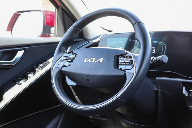 Used 2025 Kia Niro EX FWD image 16