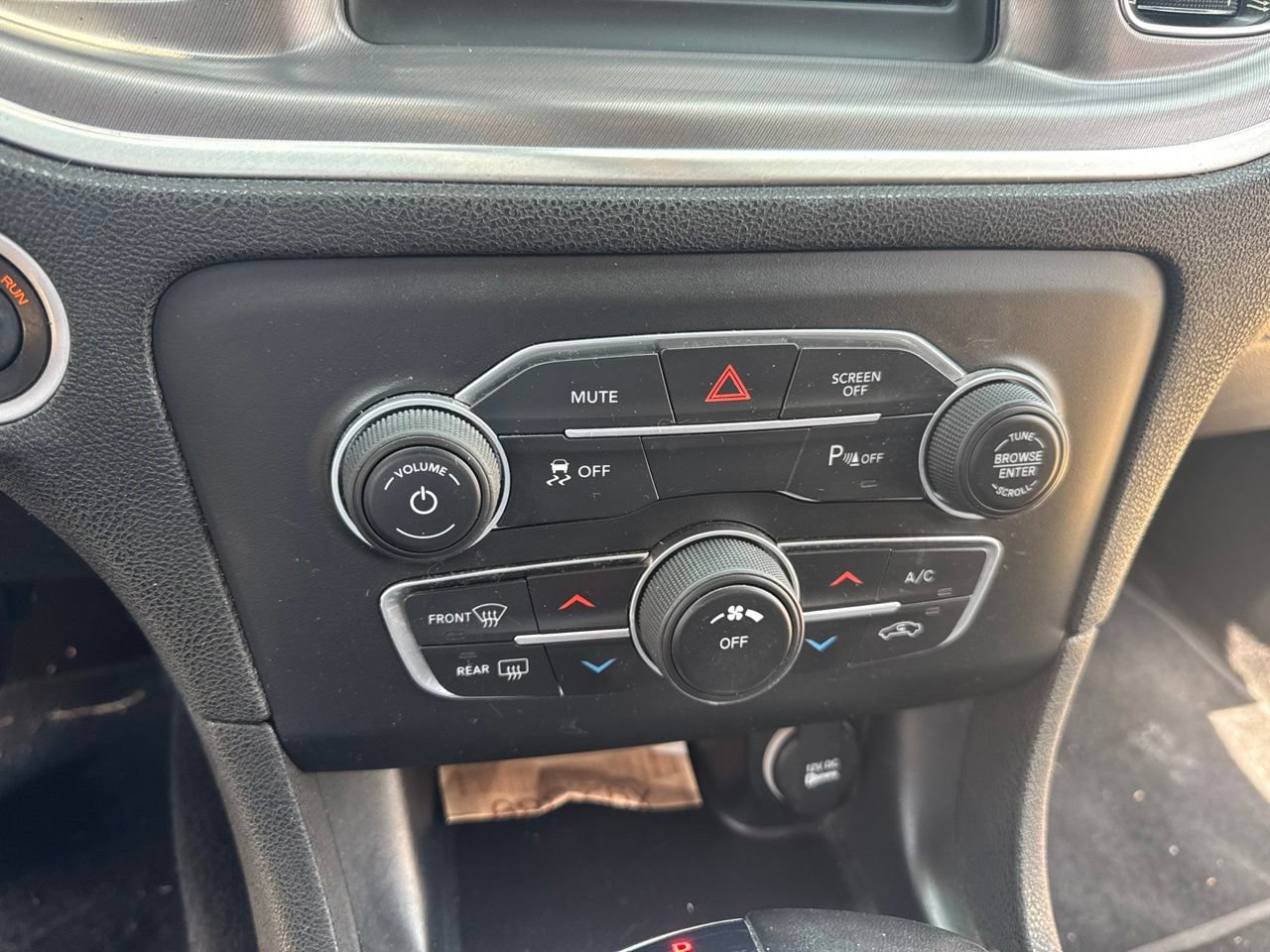 Used 2019 Dodge Charger SXT w/ Leather Interior Group RWD image 14