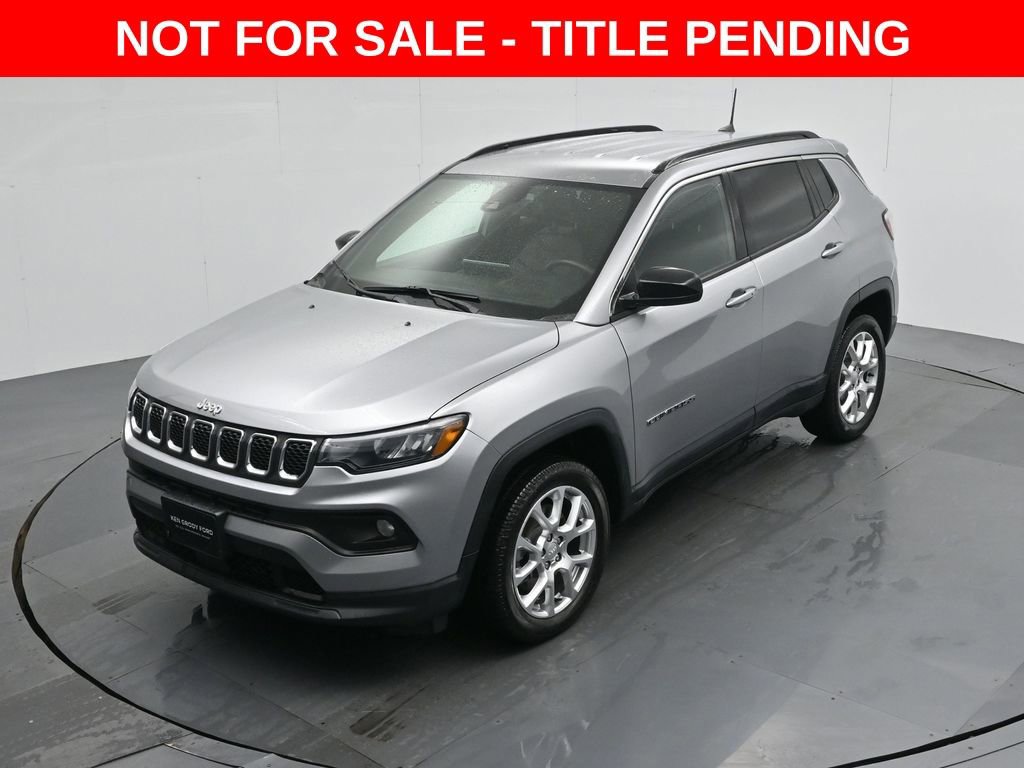 Used 2023 Jeep Compass Latitude image 30