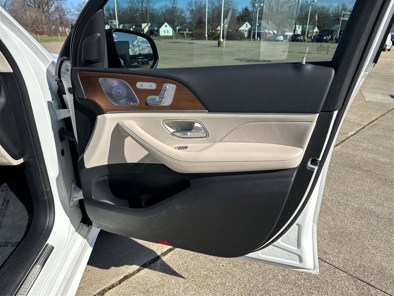 Used 2023 Mercedes-Benz GLS 450 4MATIC w/ AMG Line Exterior image 24