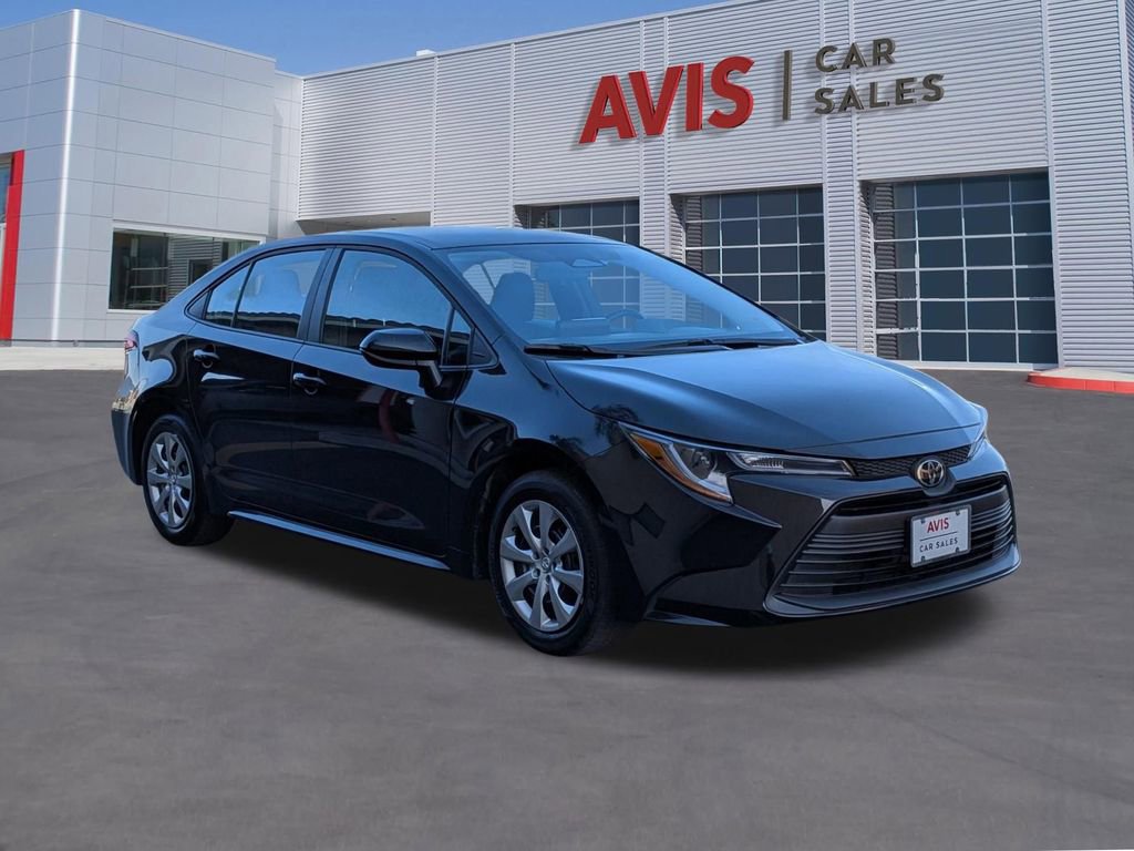 Used 2025 Toyota Corolla LE image 3