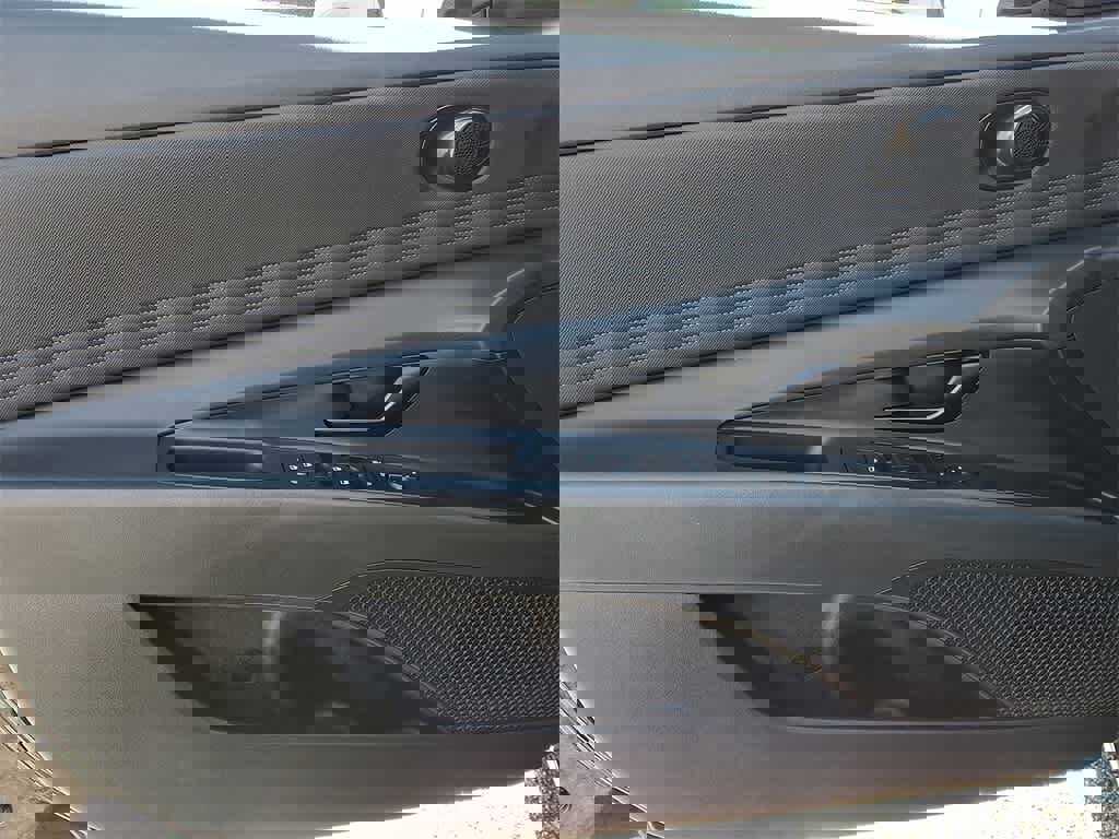 Used 2025 Hyundai Elantra Sport image 12