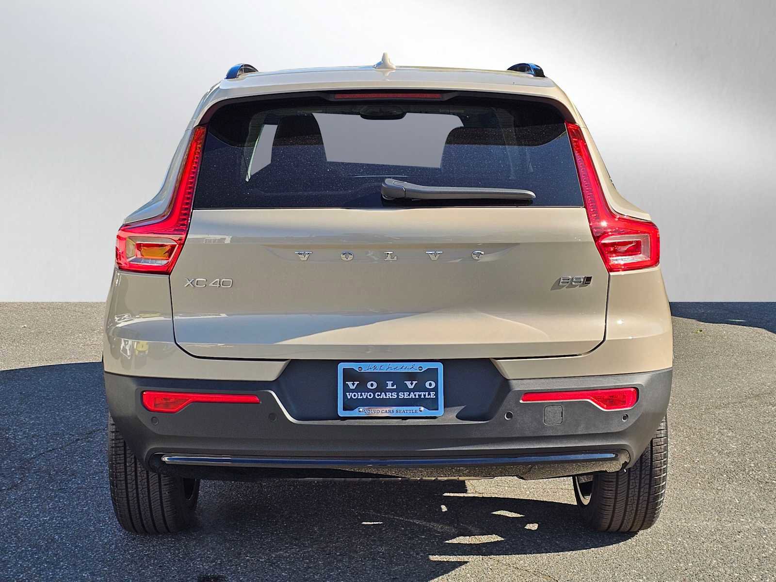 New 2025 Volvo XC40 B5 Plus w/ Climate Package image 6