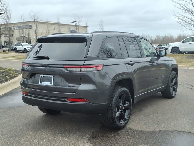 Certified 2025 Jeep Grand Cherokee Limited w/ Black Appearance Package RWD image 4