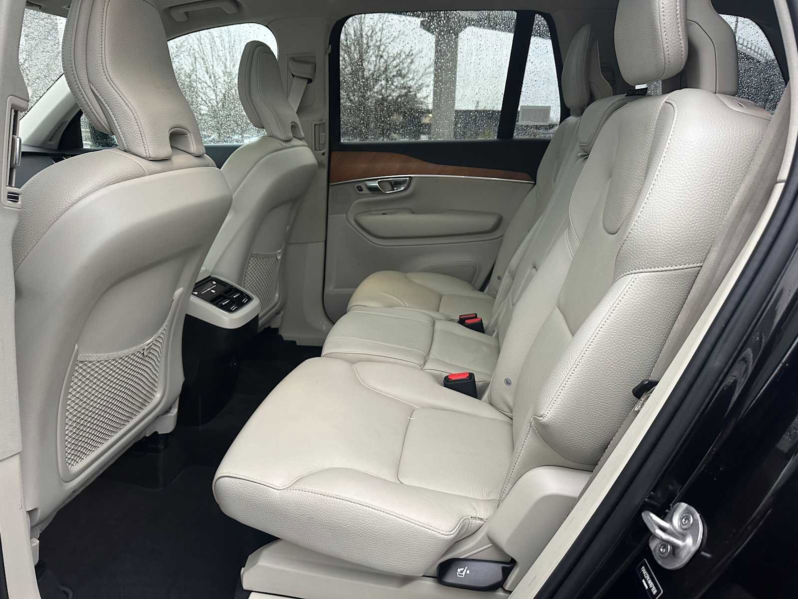 Certified 2022 Volvo XC90 T6 Momentum w/ Advanced Package image 15