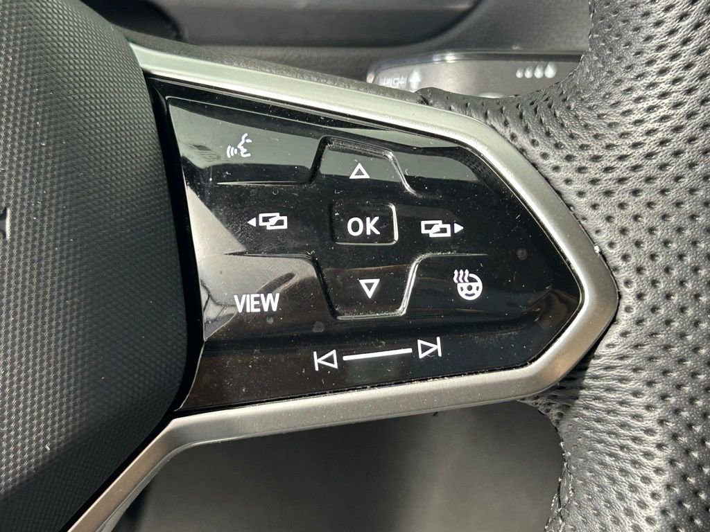 Used 2022 Volkswagen Tiguan SEL R-Line image 29