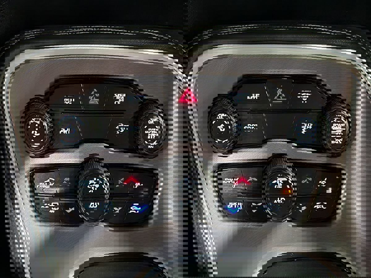 Used 2019 Dodge Challenger SXT image 38