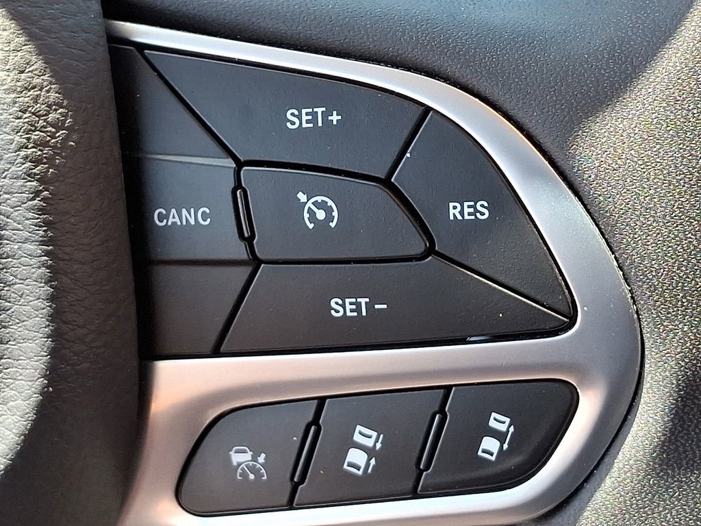 Used 2023 Chrysler 300 Touring L w/ Popular Equipment Group image 23