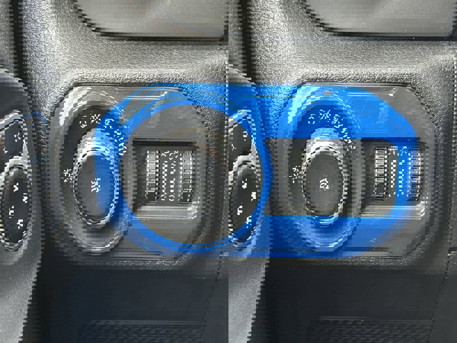 Used 2021 Jeep Wrangler Unlimited Sahara w/ Uconnect 4C Nav & Sound Group image 13