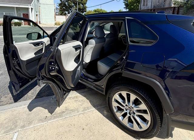 Used 2019 Toyota RAV4 Limited w/ Carpet Mat Package FWD image 13