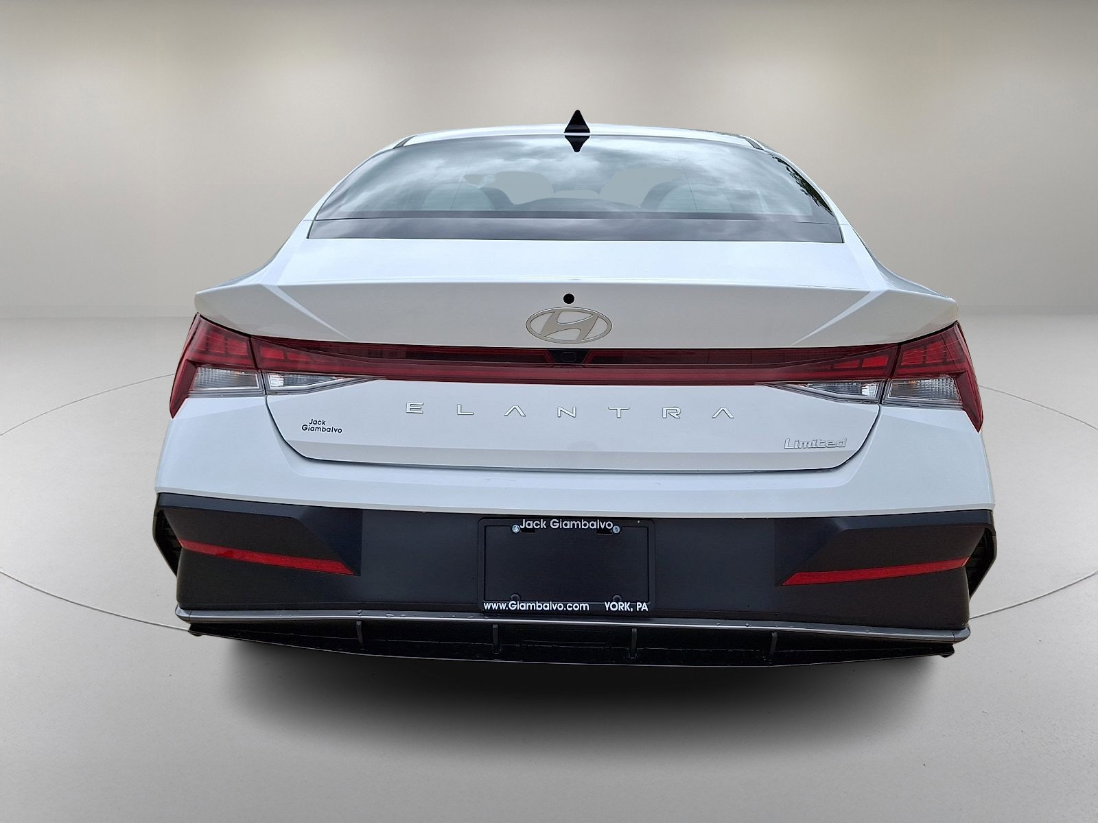 Certified 2025 Hyundai Elantra Limited FWD image 9