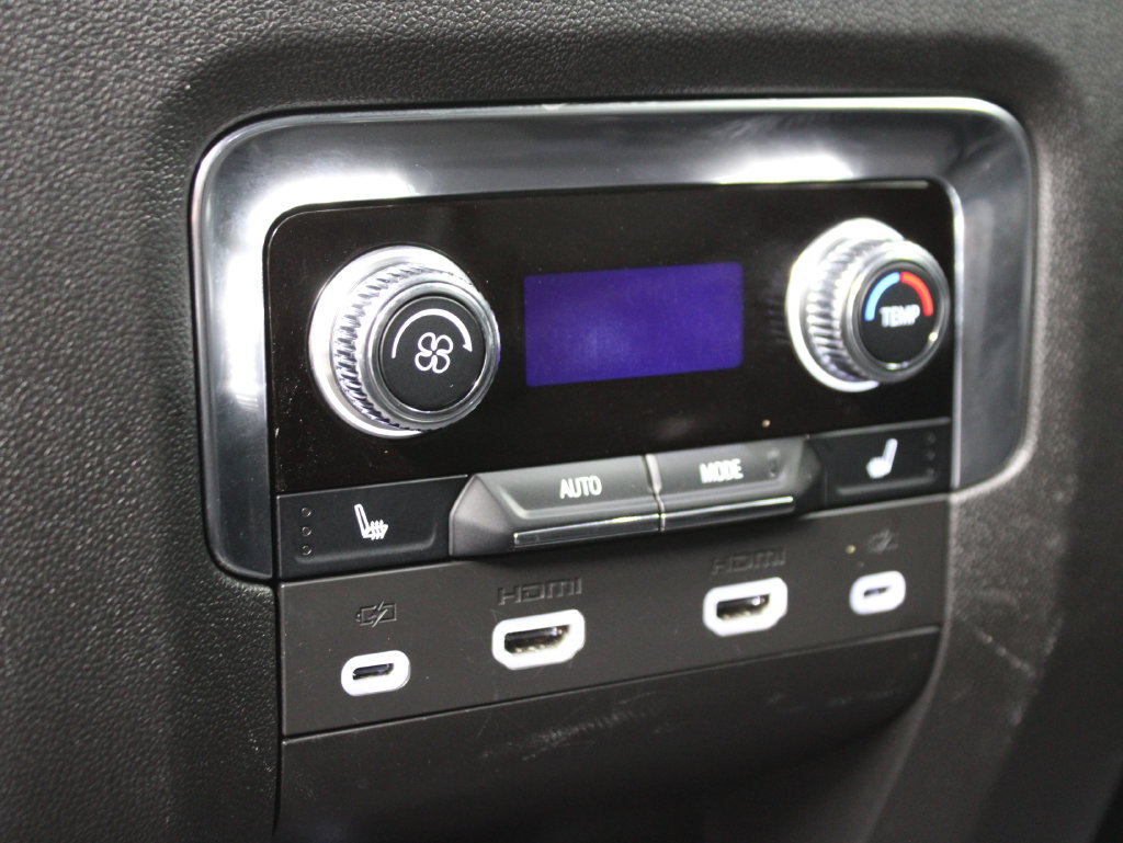 Used 2023 GMC Yukon XL Denali w/ Advanced Technology Package AWD/4WD image 18