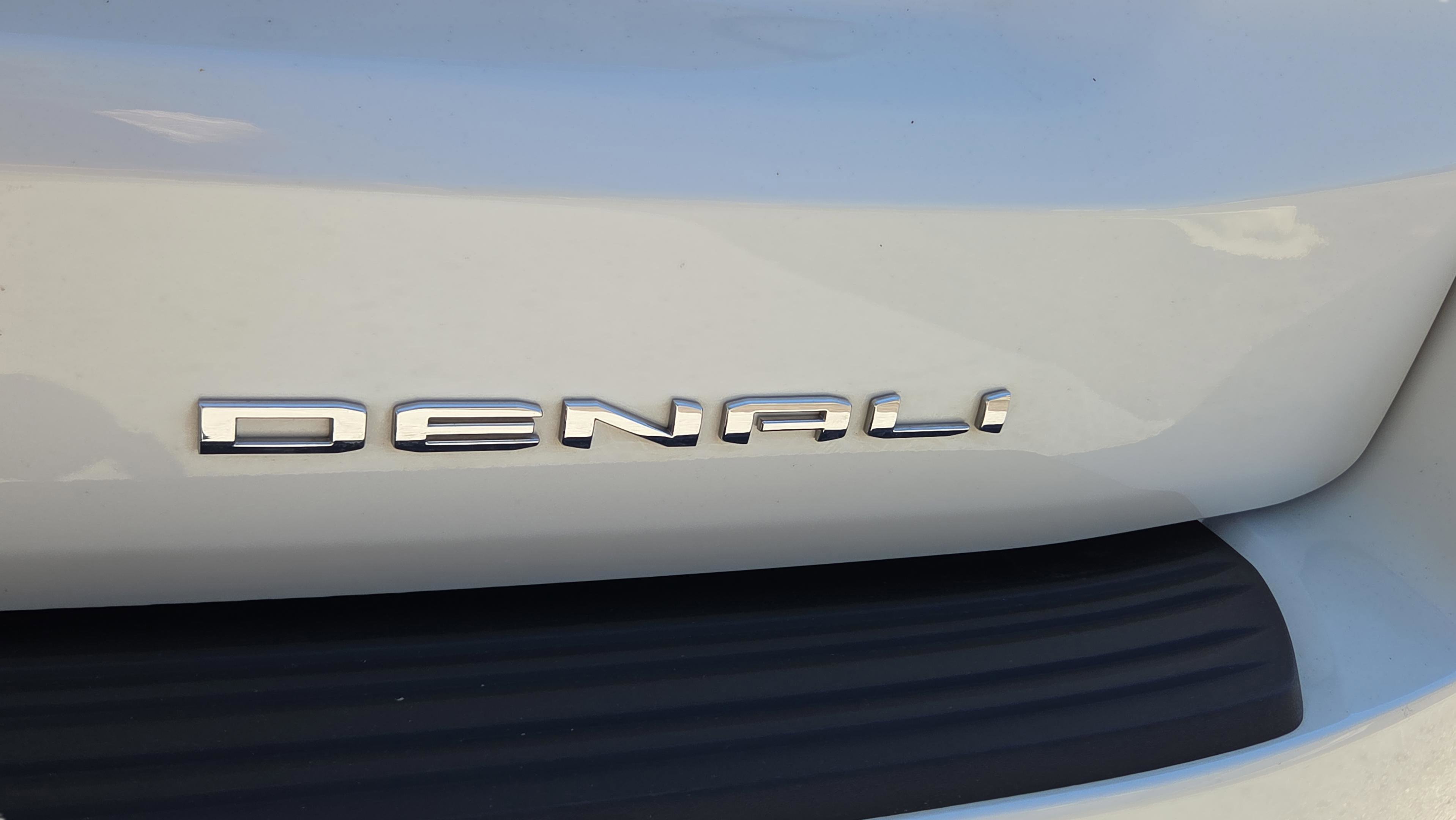 Used 2024 GMC Yukon Denali RWD image 32