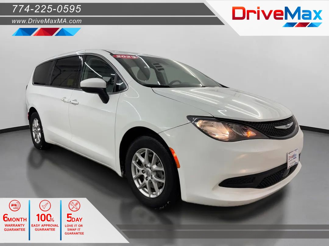 Used 2023 Chrysler Voyager LX image 1