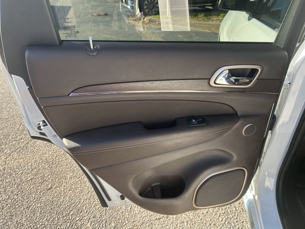 Used 2016 Jeep Grand Cherokee Summit w/ Platinum Series Group image 25