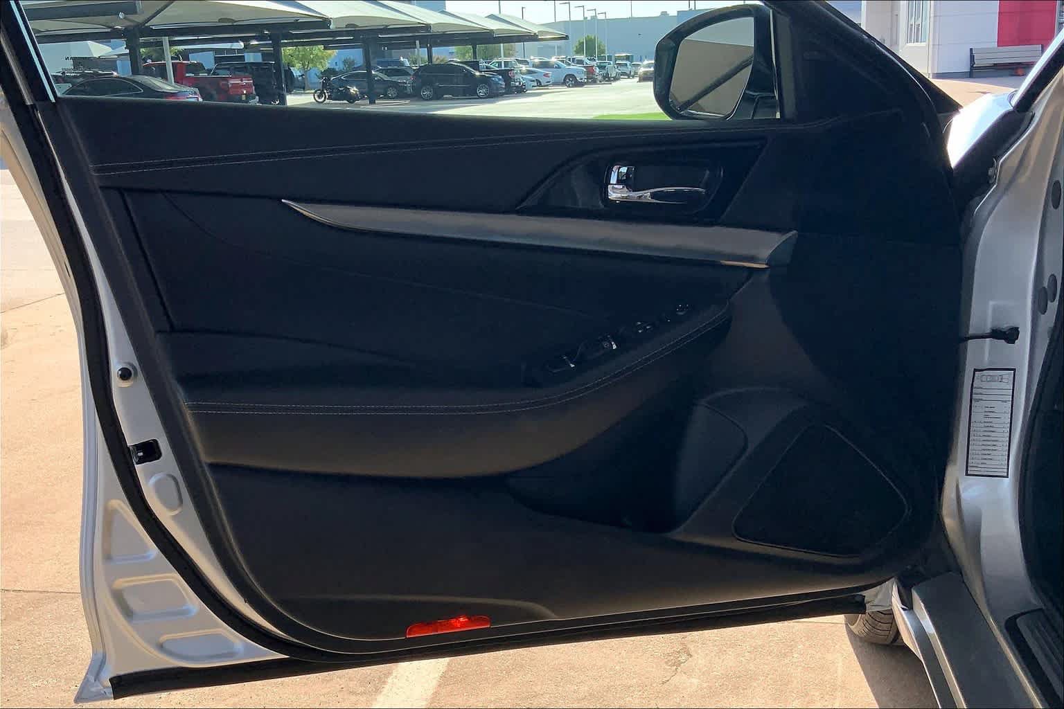 Used 2022 Nissan Maxima SV w/ Floor Mat Group FWD image 24