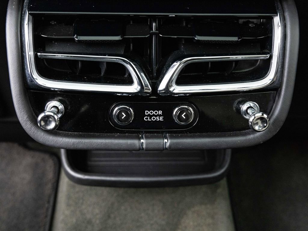 Used 2023 Bentley Bentayga Extended Wheelbase image 61