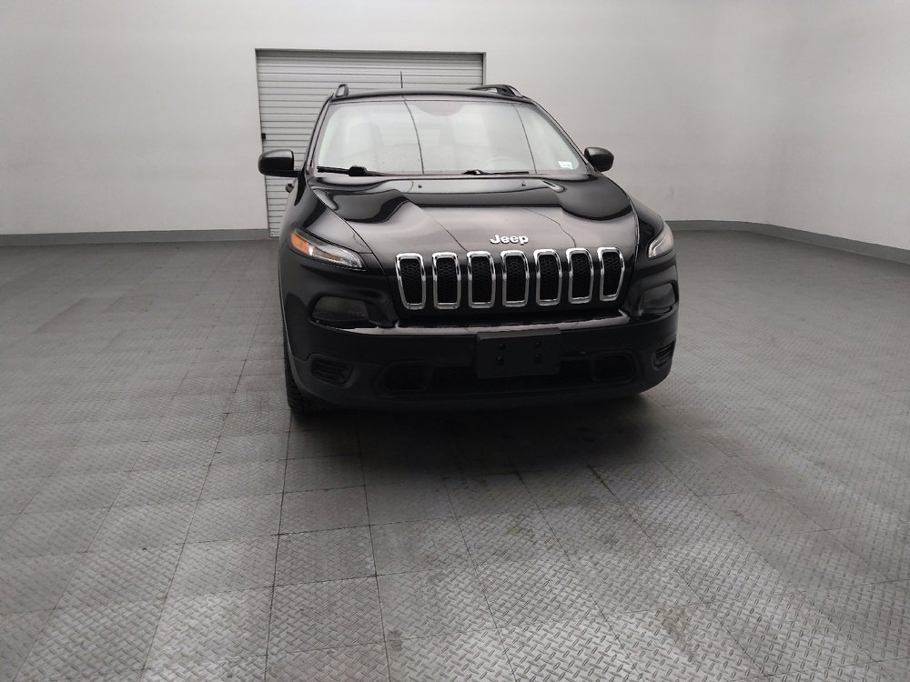 Used 2016 Jeep Cherokee Sport FWD image 14