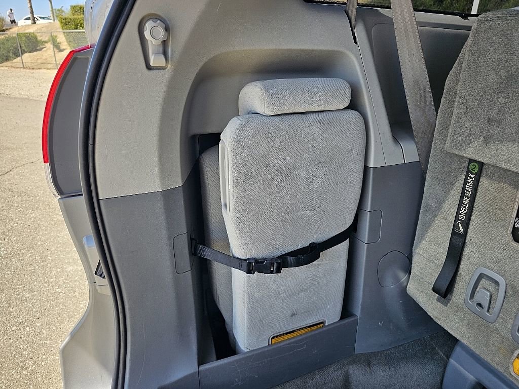 Used 2012 Toyota Sienna LE w/ Preferred Pkg image 13
