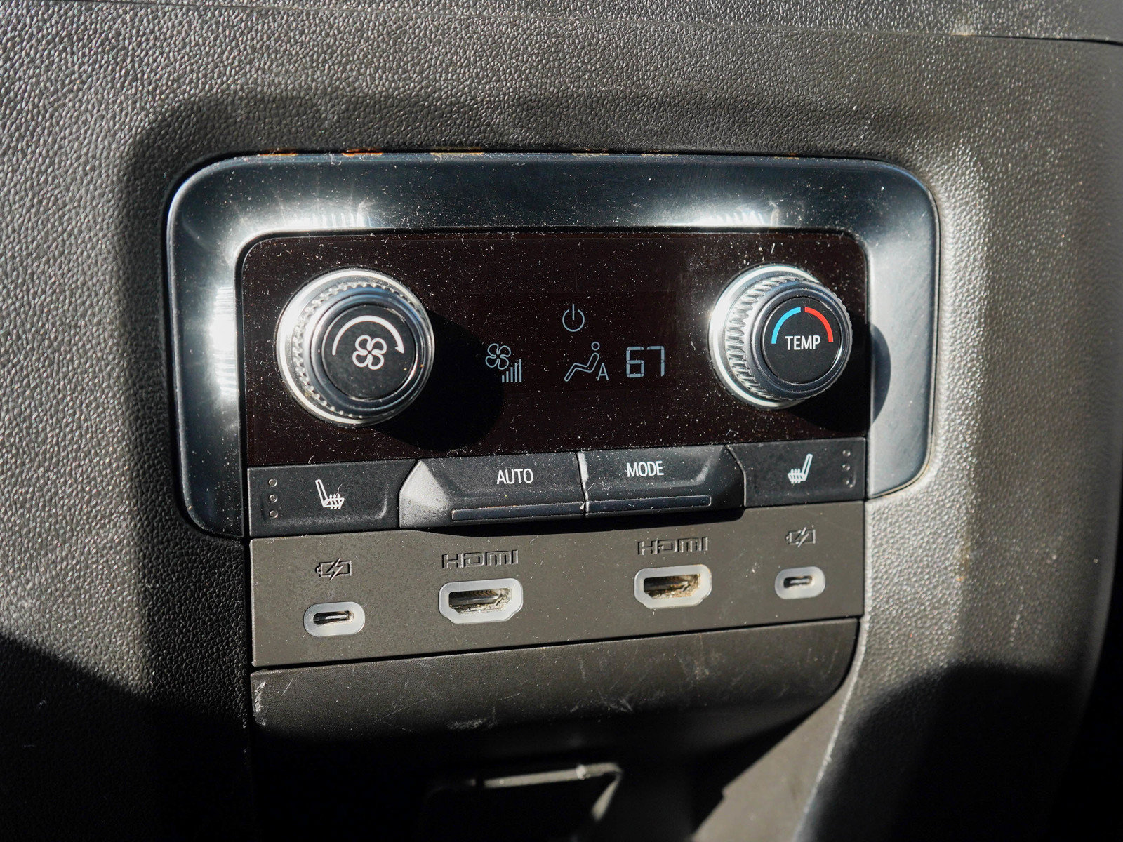 Used 2023 GMC Yukon Denali Ultimate AWD/4WD image 18