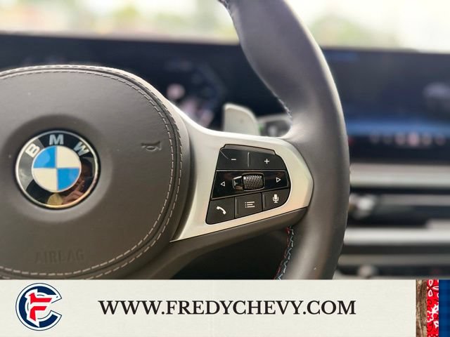 Used 2025 BMW X7 M60i AWD/4WD image 15