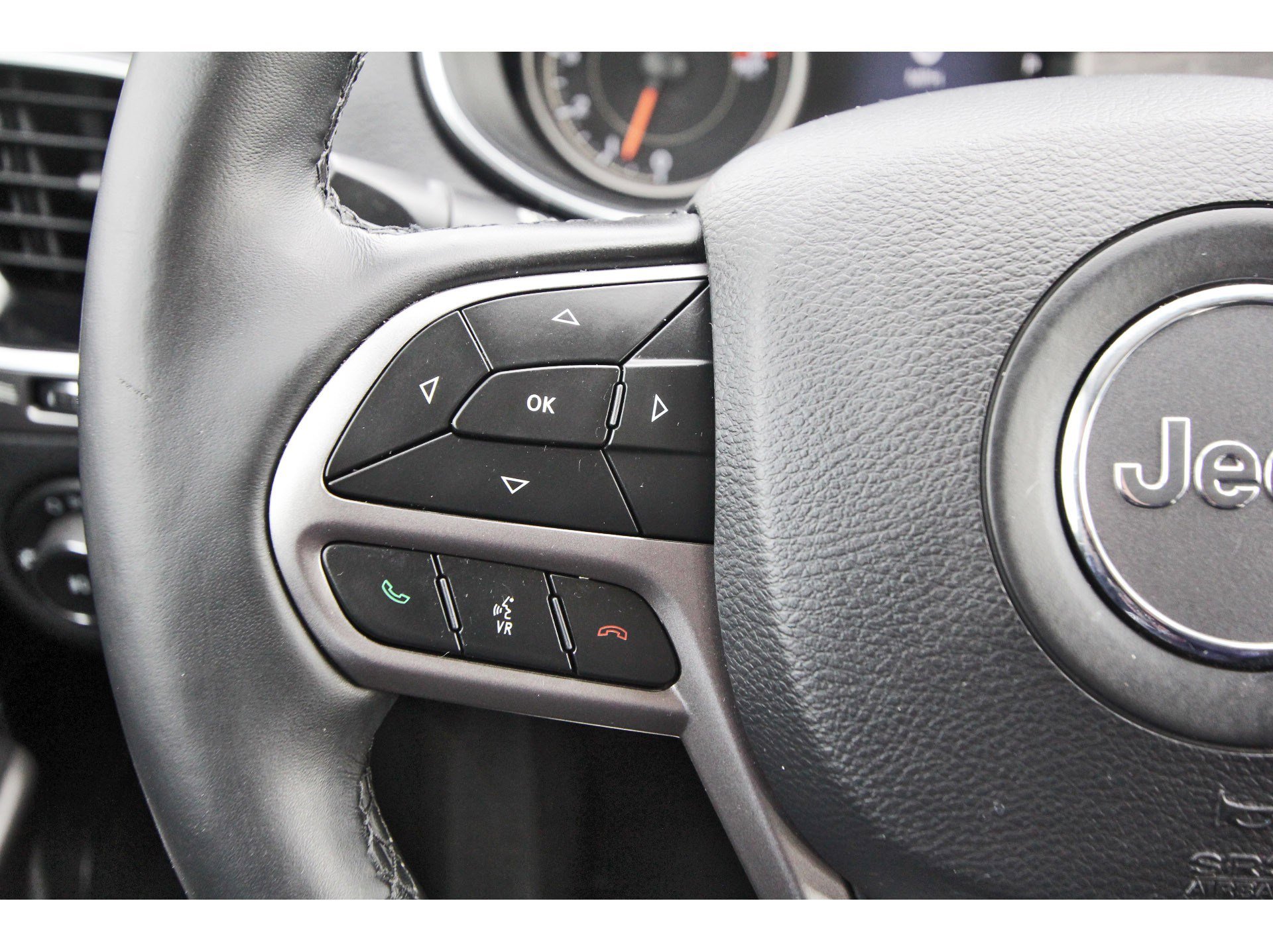 Used 2019 Jeep Cherokee Limited w/ Luxury Group image 17