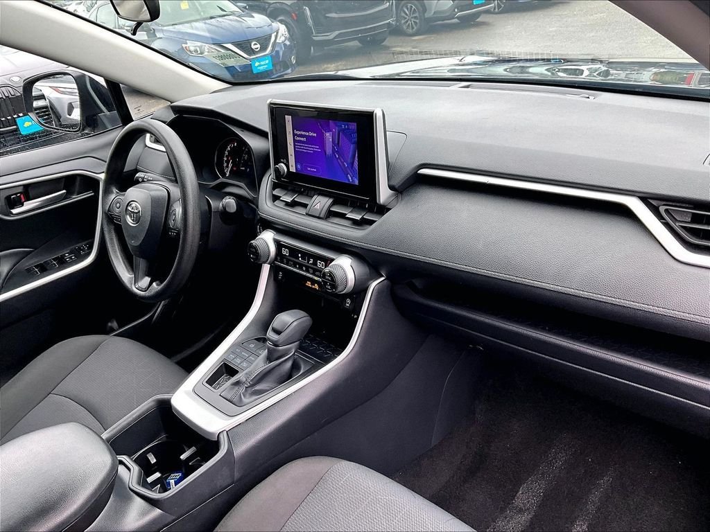Used 2025 Toyota RAV4 XLE AWD/4WD image 14