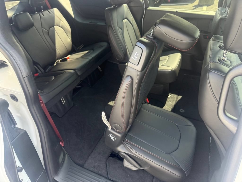 New 2027 Chrysler Pacifica Select FWD image 52