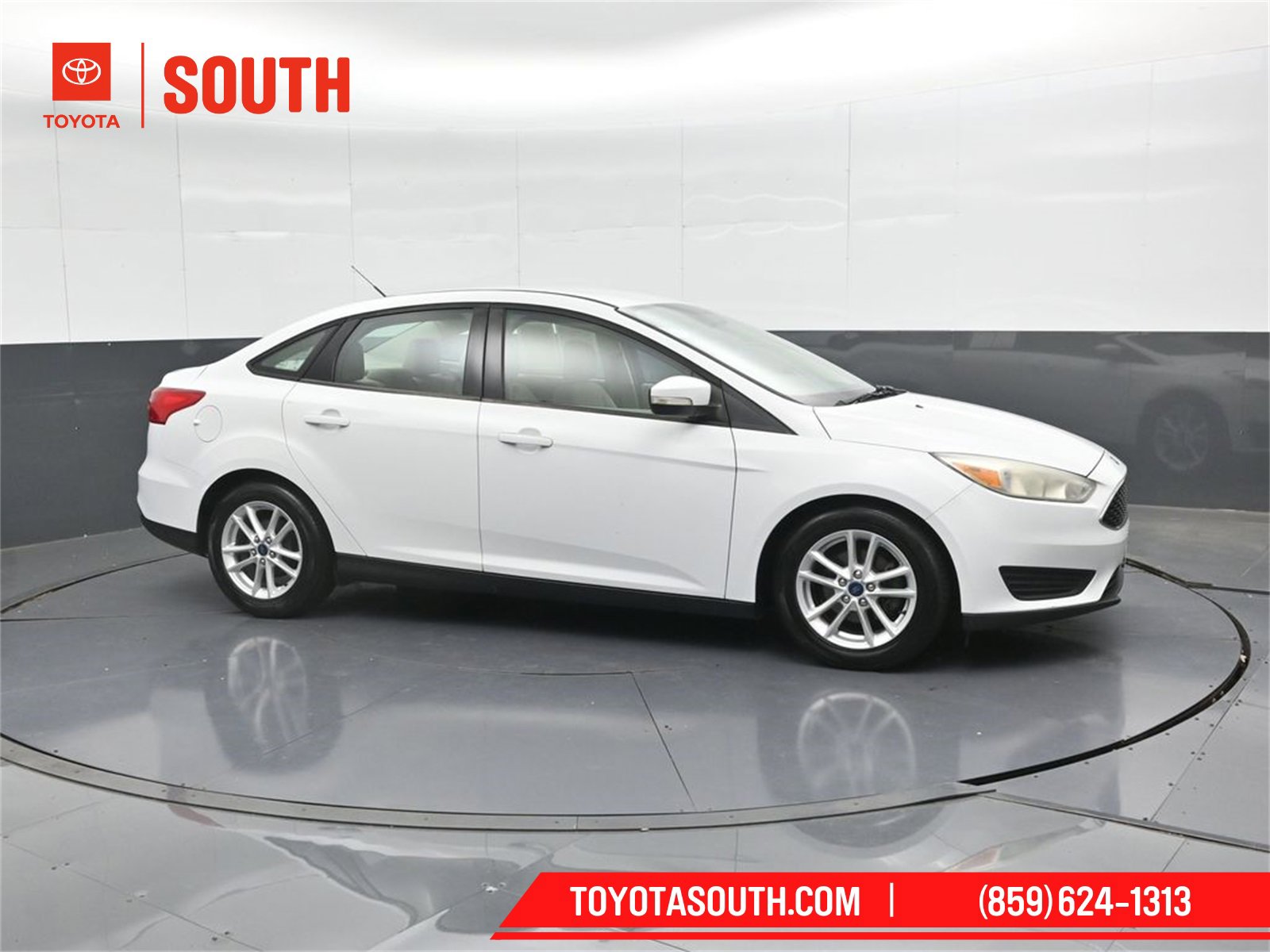Used 2015 Ford Focus SE image 1