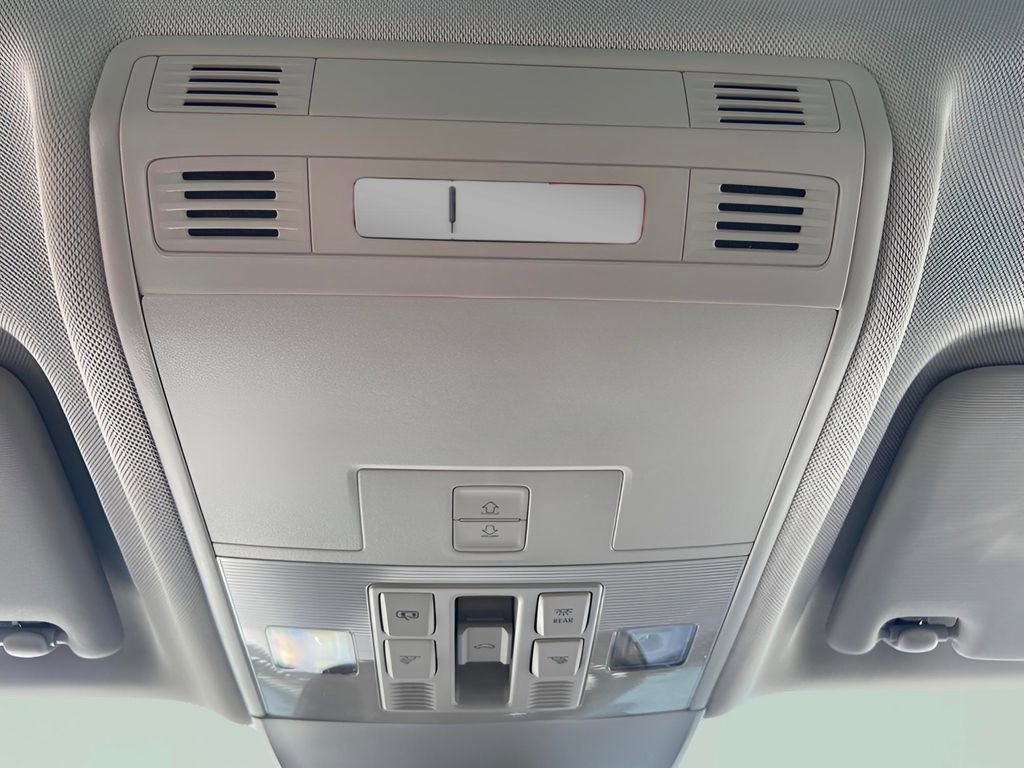 Used 2025 Volkswagen Taos SE image 38