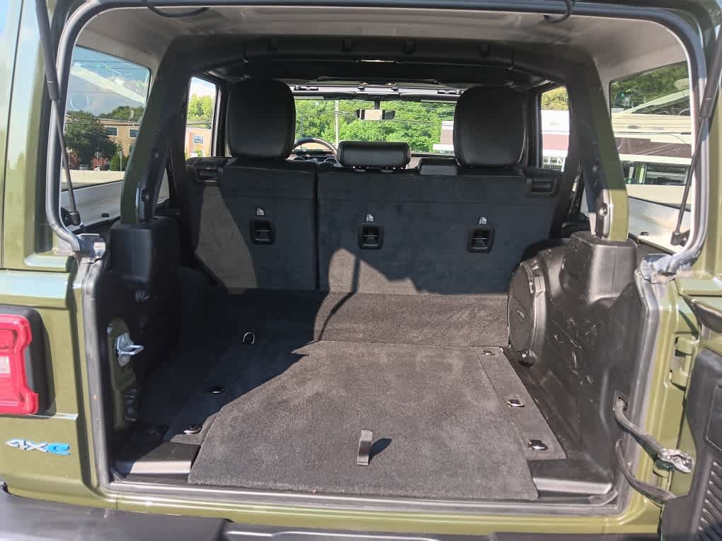 Used 2023 Jeep Wrangler Unlimited Sahara w/ Cold Weather Group AWD/4WD image 33